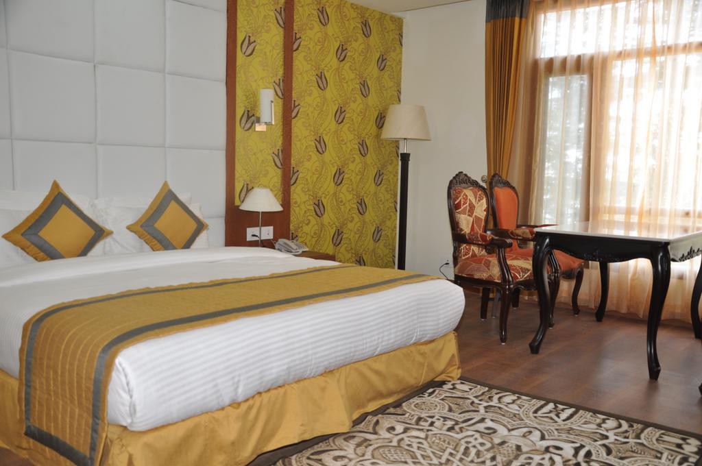Hotel Southgate Shimla Bagian luar foto